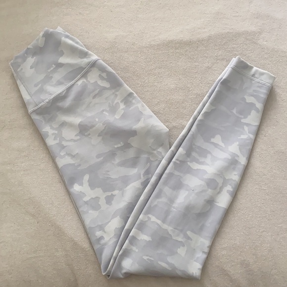 SOLD 🎉WUNDER UNDER HIGH-RISE TIGHT 28" *LUXTREME - Picture 4 of 9